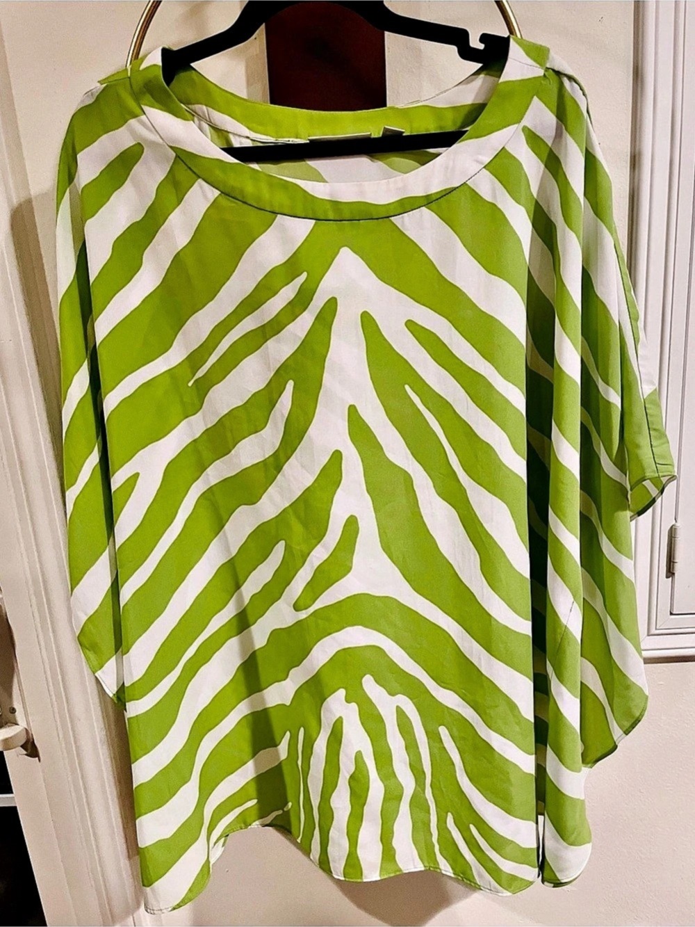 Susan Graver Green & White Animal Print Blouse Size XL Like New